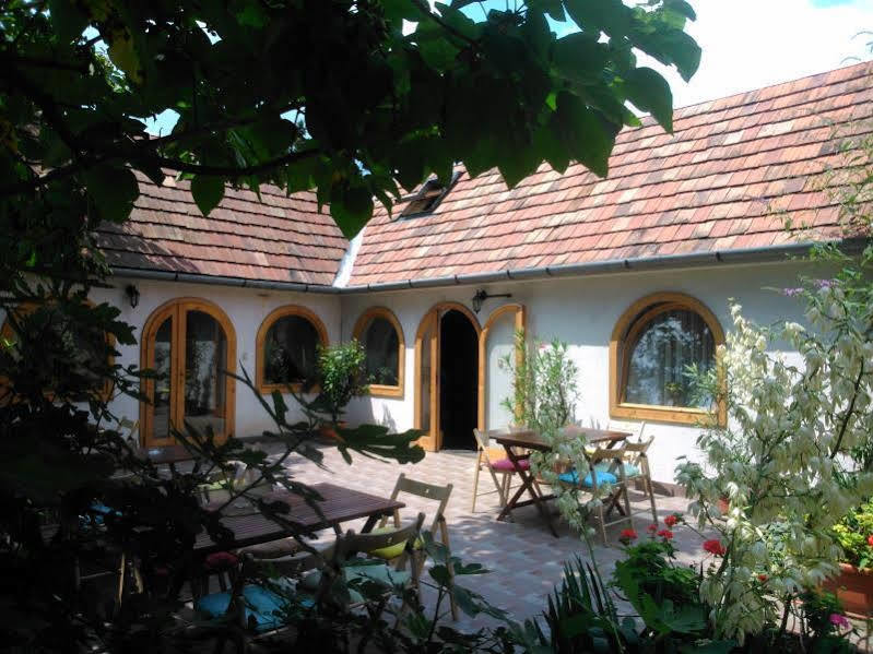 Babi Guesthouse - Babi Vendeghaz Balatonfured Exterior photo